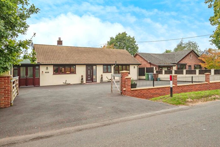 2 Bedroom Detached Bungalow For Sale In Newton Road, Hainford, Norwich, NR10