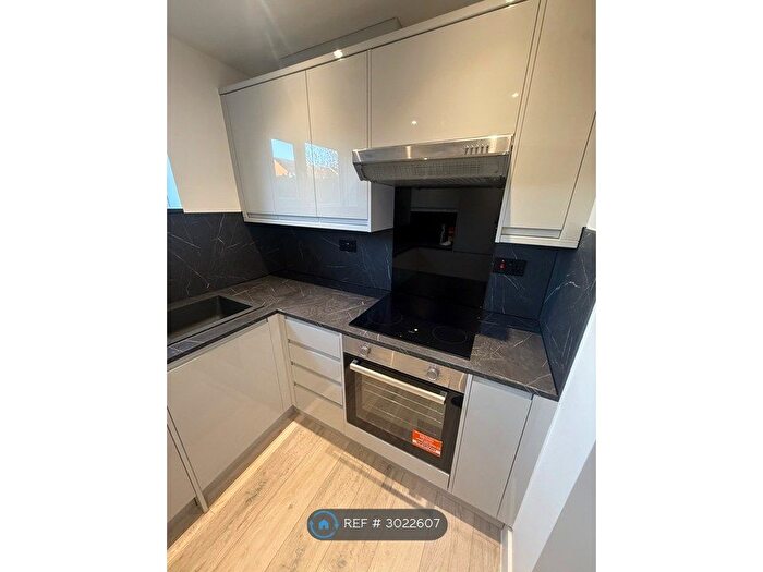 2 Bedroom Flat To Rent In Caravel Close, Chafford Hundred, RM16