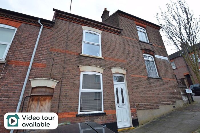 2 Bedroom Terraced House To Rent In Cambridge Street, Luton, Bedfordshire, LU1
