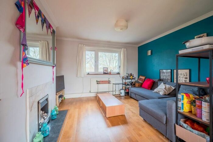 3 Bedroom Flat To Rent In Beaumont Square, Whitechapel, London, E1