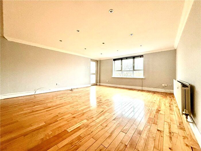 2 Bedroom Flat For Sale In Greenview Close, London, W3