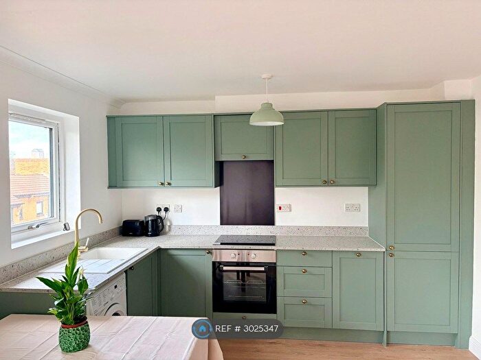 2 Bedroom Flat To Rent In Mudchute, London, E14