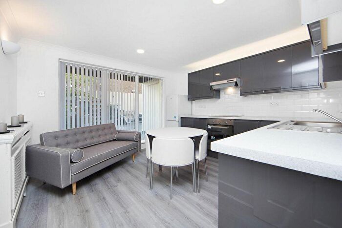 4 Bedroom House To Rent In Hellings Street, Wapping, E1W