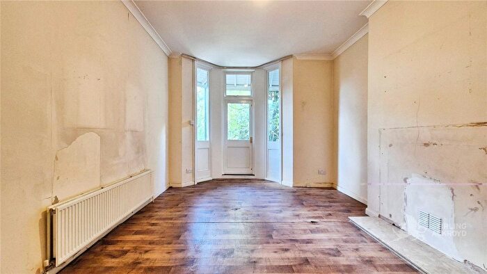 1 Bedroom Flat For Sale In Birdhurst Road, South Croydon, CR2