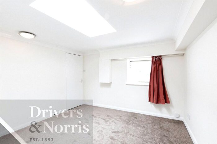 Studio To Rent In Jackson Road, Holloway, London, N7