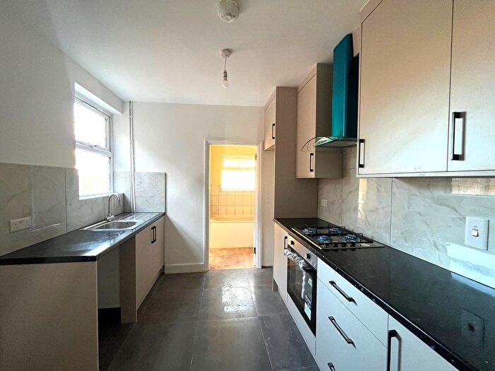 4 Bedroom Semi-Detached House To Rent In Pears Road, Hounslow, TW3