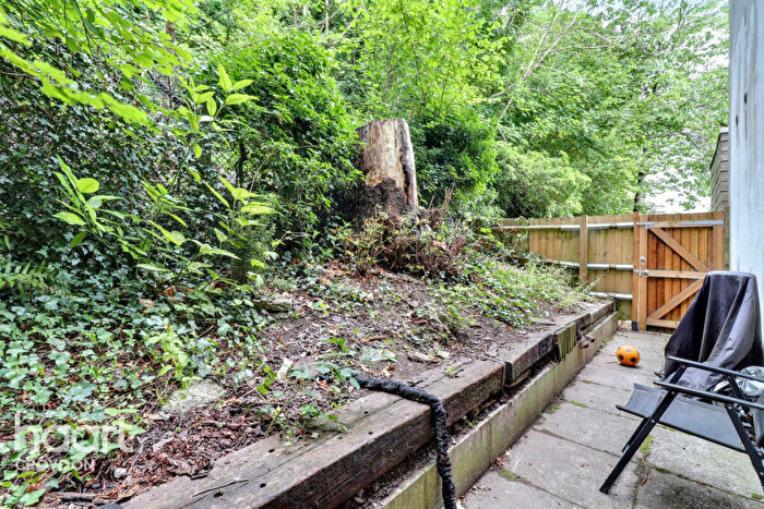 1 Bedroom Flat For Sale In Saxon Court, Surrey, CR3