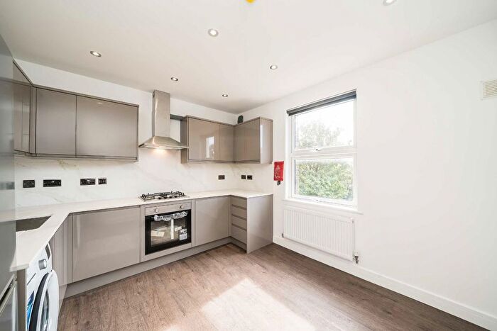 5 Bedroom Property To Rent In Killyon Terrace, Clapham, SW8