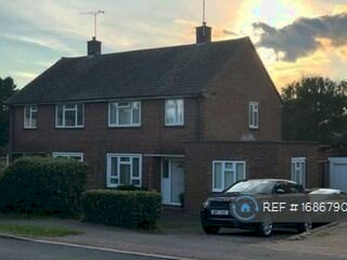3 Bedroom Semi-Detached House To Rent In Bluebridge Road, Brookmans Park, Hatfield, AL9