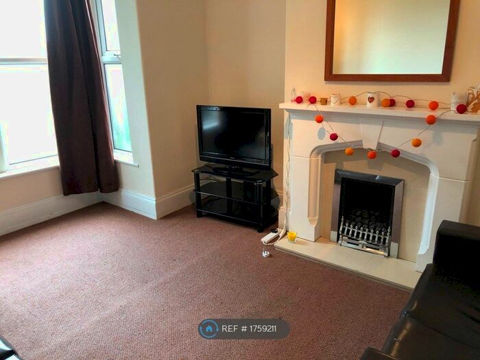 4 Bedroom Terraced House To Rent In Hough Lane, Leeds, LS13