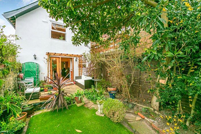 2 Bedroom Detached House For Sale In Drummond Road, Guildford, GU1