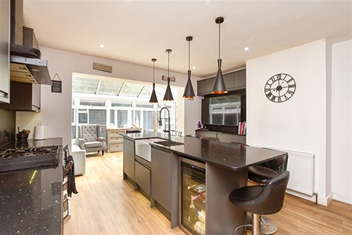 4 Bedroom Detached Bungalow For Sale In Antlands Lane, Shipley Bridge, Horley, Surrey, RH6