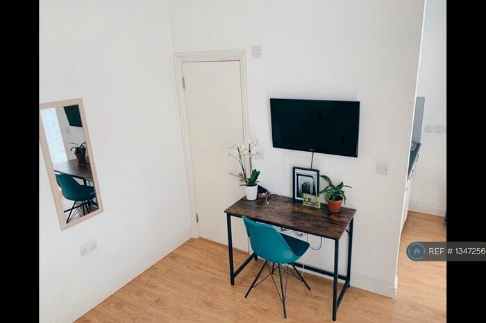 Studio To Rent In Camden High Street, London, NW1