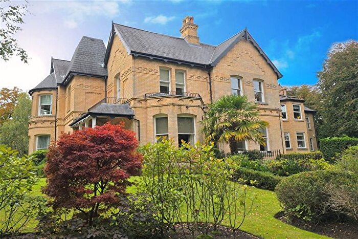 3 Bedroom Flat For Sale In Suffolk Road, Altrincham, WA14