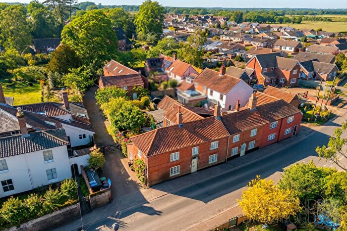 5 Bedroom Detached House For Sale In Dereham Road, Hingham, NR9