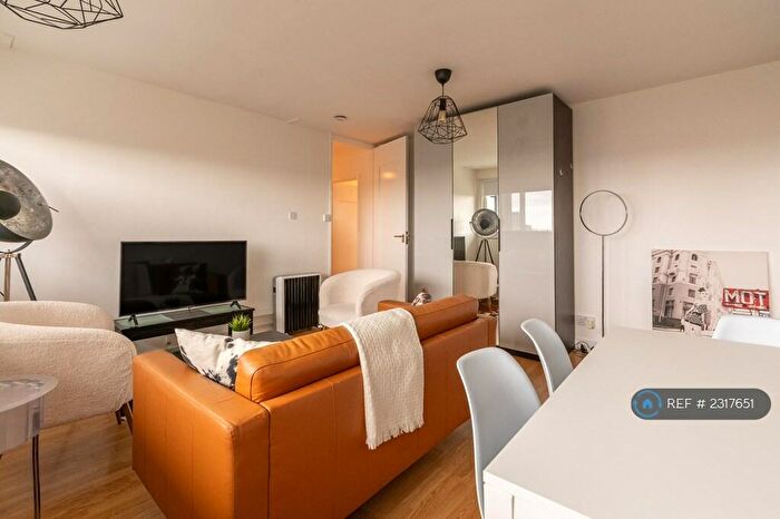 2 Bedroom Flat To Rent In Grafton House, London, E3