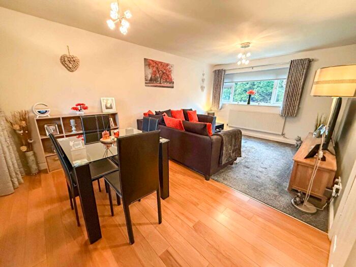 2 Bedroom Flat For Sale In Grange Road, Whitworth, Rochdale, OL12