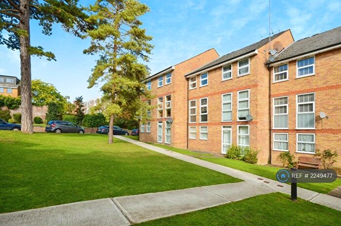 2 Bedroom Flat To Rent In Lincoln Court, Berkhamsted, HP4