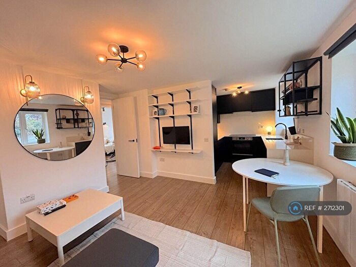 2 Bedroom Flat To Rent In John Williams Close, London, SE14