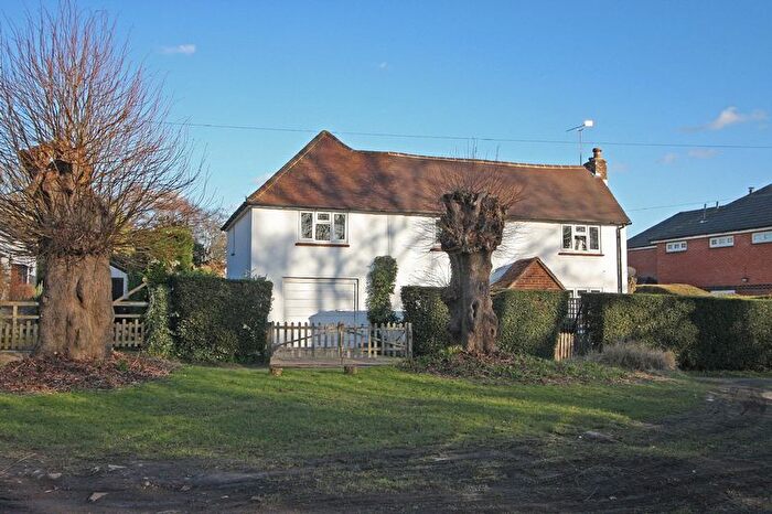 4 Bedroom Cottage For Sale In Sandy Lane, Chobham, Woking, GU24