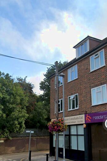 3 Bedroom Apartment To Rent In Surbiton, Surrey, KT5