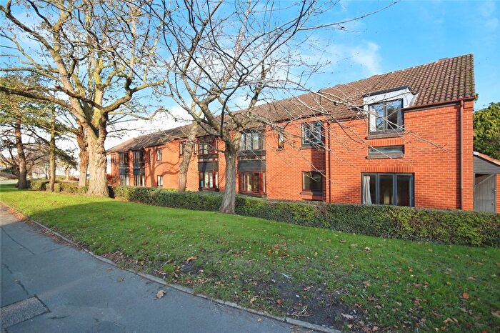 2 Bedroom Flat For Sale In Spring Pool, Warwick, CV34