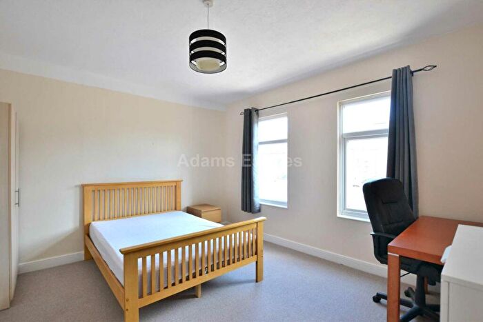 4 Bedroom Terraced House To Rent In Grange Avenue, RG6