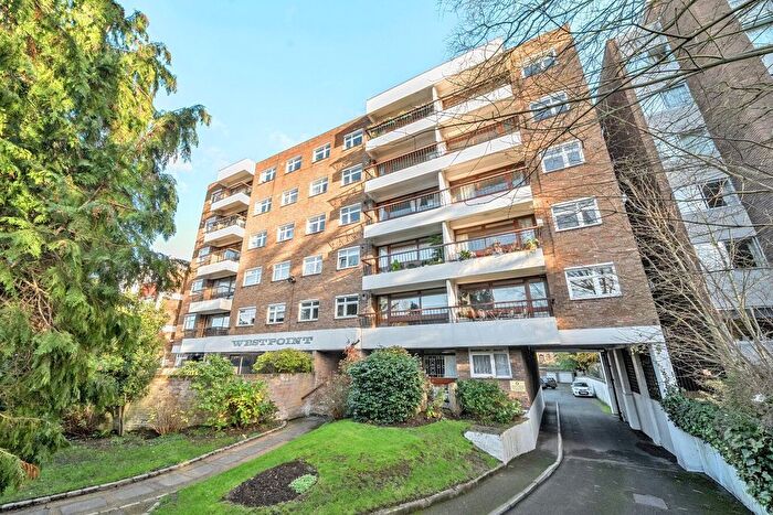 3 Bedroom Flat For Sale In Putney Hill, London, SW15