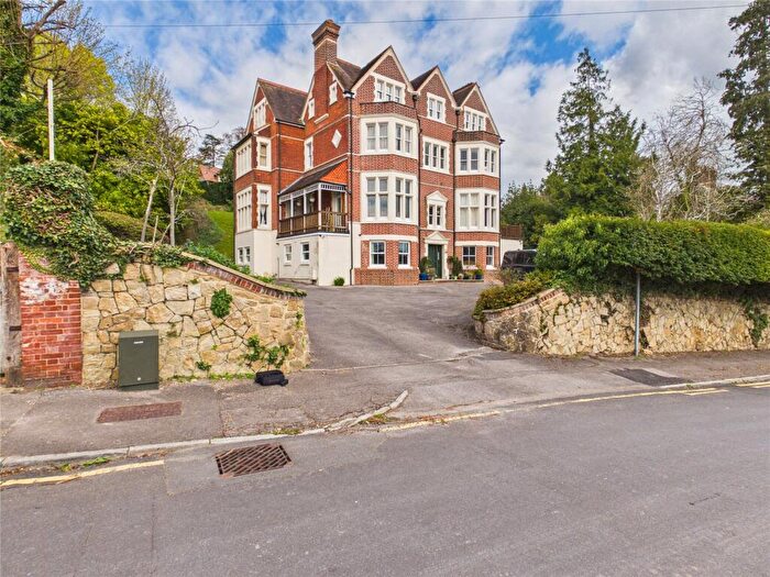 2 Bedroom Flat For Sale In Guildown Road, Guildford, Surrey, GU2