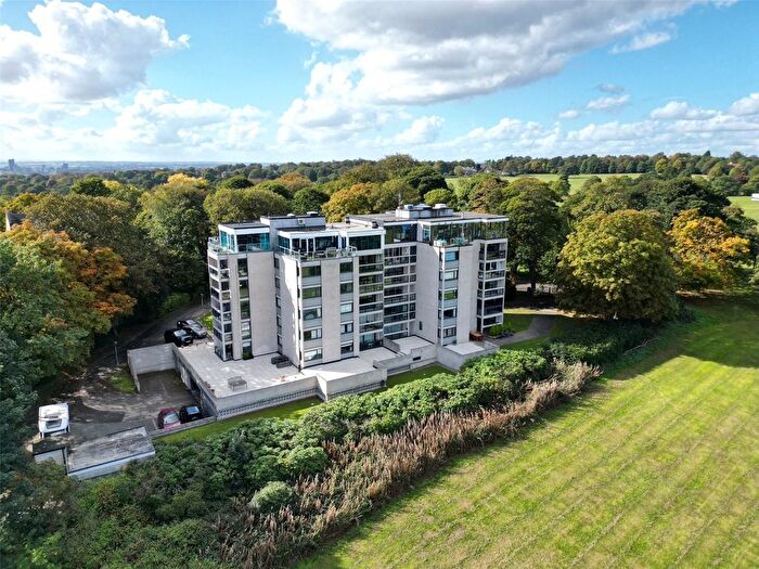 2 Bedroom Flat For Sale In Lake View Court, Roundhay, Leeds, LS8
