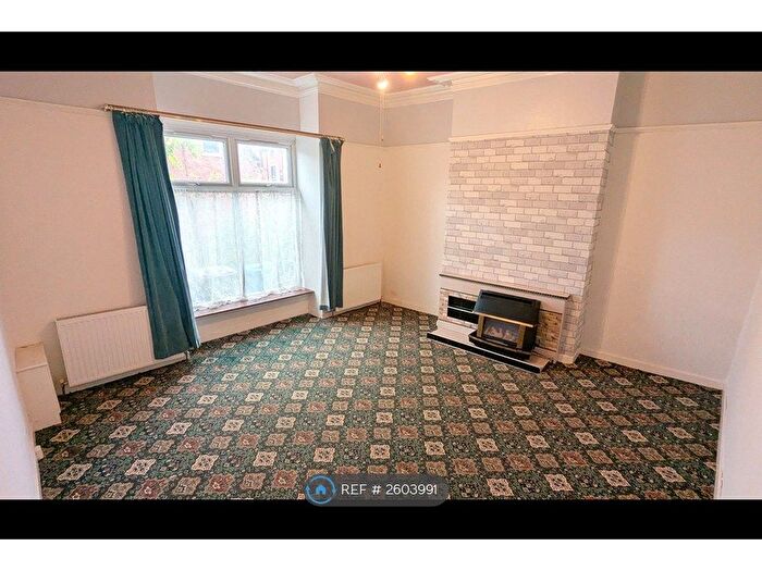 4 Bedroom End Of Terrace House To Rent In Park Road, Oldham, OL4