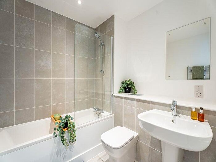 2 Bedroom Apartment To Rent In Phoenix, Saxton Lane, Leeds, LS9