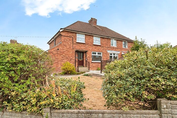3 Bedroom Semi-detached House For Sale In Westfields, Buckingham, MK18