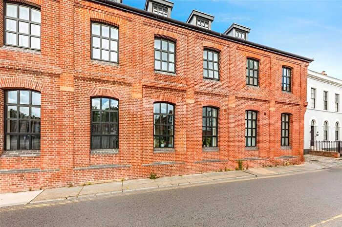 3 Bedroom Terraced House To Rent In Stour Street, Canterbury, Kent, CT1