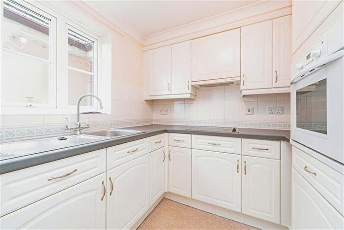 1 Bedroom Flat To Rent In Calcot Priory, Reading, RG31
