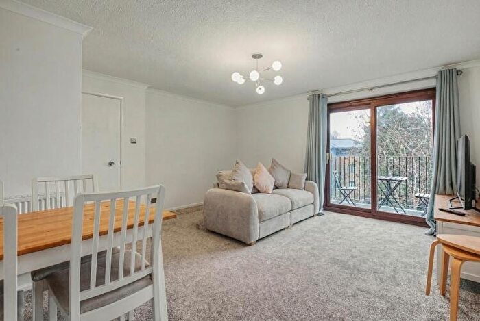 2 Bedroom Apartment To Rent In Dorchester Court, Oxford, OX2