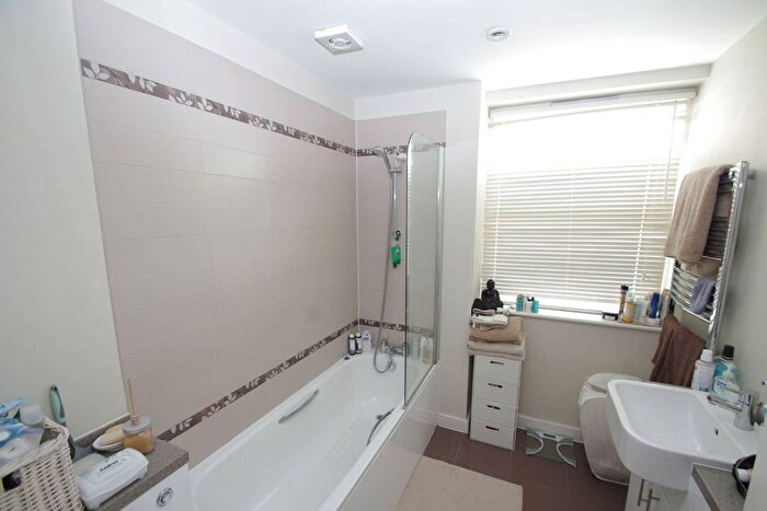 1 Bedroom Flat To Rent In , Watford, WD17