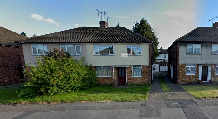 2 Bedroom Flat To Rent In Holmbridge Gardens, Ponders End, Enfield, EN3