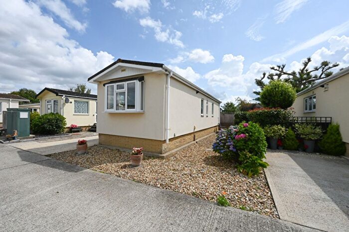 2 Bedroom Mobile/park Home For Sale In The Marigolds, Shripney, Bognor Regis, PO22