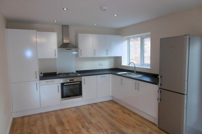 2 Bedroom Flat To Rent In Broadgate Avenue, Beeston NG9