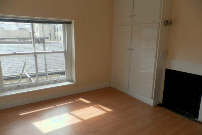2 Bedroom Flat To Rent In Lord Street, Halifax, HX1
