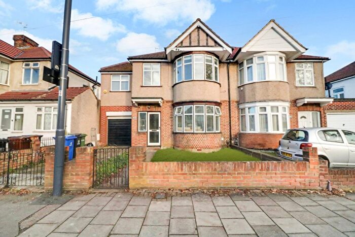 5 Bedroom Semi-Detached House To Rent In Kenton Lane, Harrow, HA3