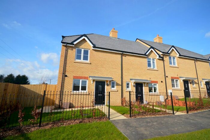 2 Bedroom End Of Terrace House To Rent In Sinclair Drive, Codmore Hill, Pulborough, RH20