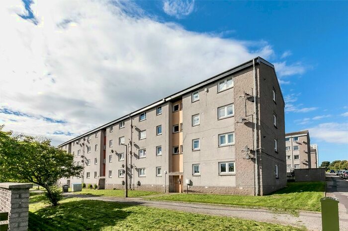 2 Bedroom Flat To Rent In Cornhill Square, Aberdeen, AB16