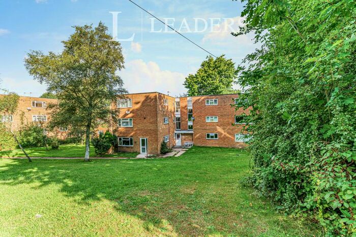 2 Bedroom Flat To Rent In Trefoil Crescent, RH11