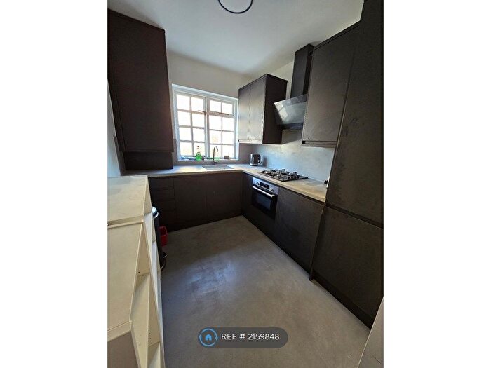 3 Bedroom Flat To Rent In Wellington Buildings, London, E3