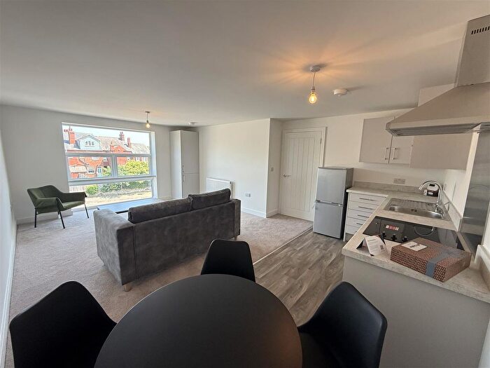 2 Bedroom Flat To Rent In Chadwick Court, Manygates Lane, Wakefield, WF1