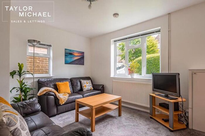 5 Bedroom Semi-Detached House To Rent In Hillside, Brighton, BN2