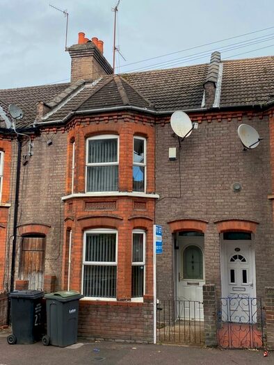 4 Bedroom Terraced House To Rent In Ashburnham Road, Luton, Bedfordshire, LU1