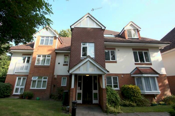 1 Bedroom Flat To Rent In West Hill Road, Woking, GU22